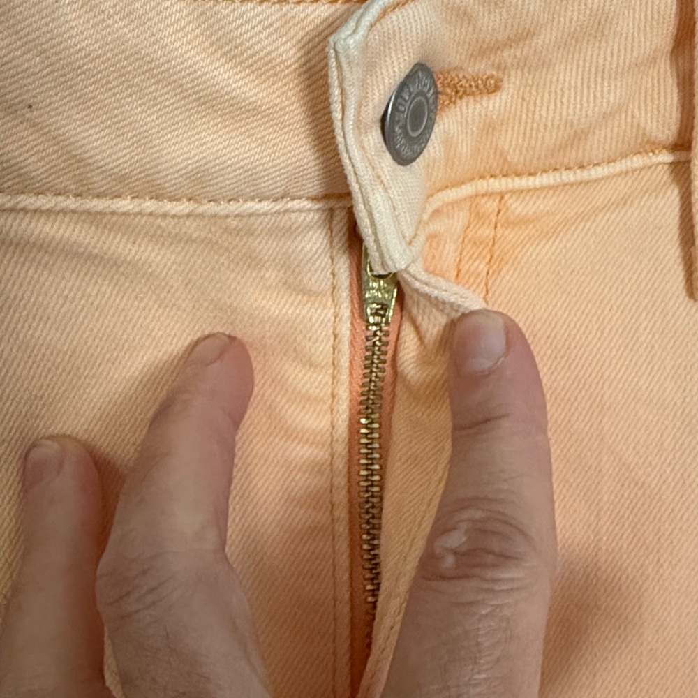 Old Navy High-Rise OG Straight 3” Inseam Size: 10 Raw Hems - Picture 5 of 8
